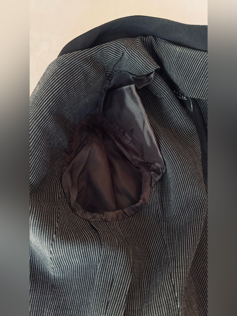 AKRIS Tailored Wool Blend Jacket Black Textured Pinstripe Notch-Collar Blazer - Picture 16 of 16